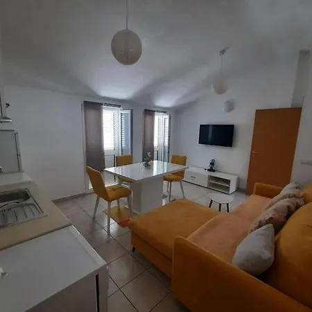 Ojdana Zivkovic * Rogoznica (Sibenik-Knin)